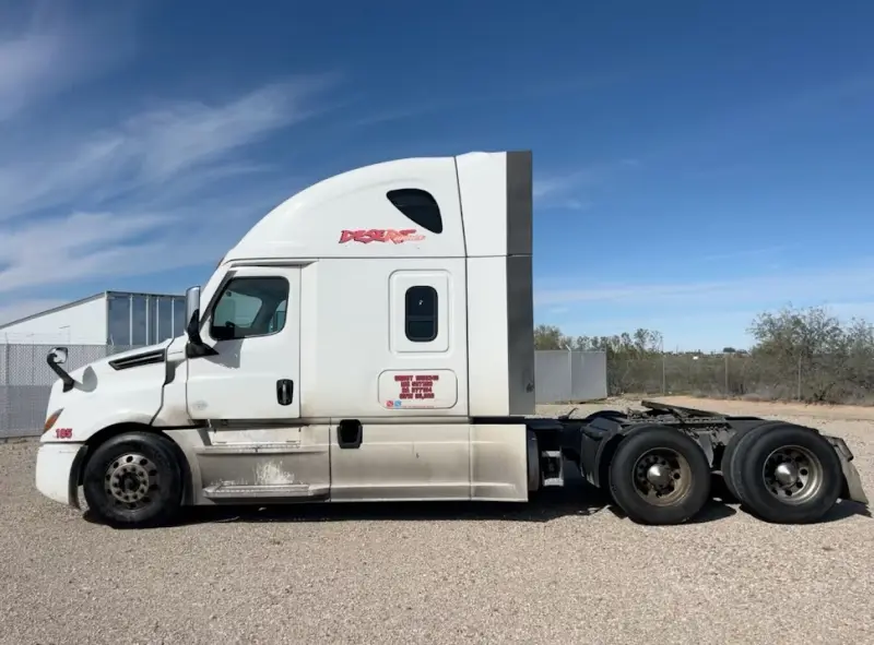 2023 Freightliner Cascadia photo 5