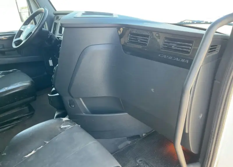 2023 Freightliner Cascadia photo 33