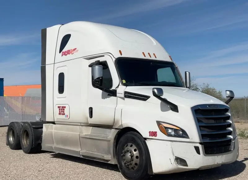 2023 Freightliner Cascadia photo 2