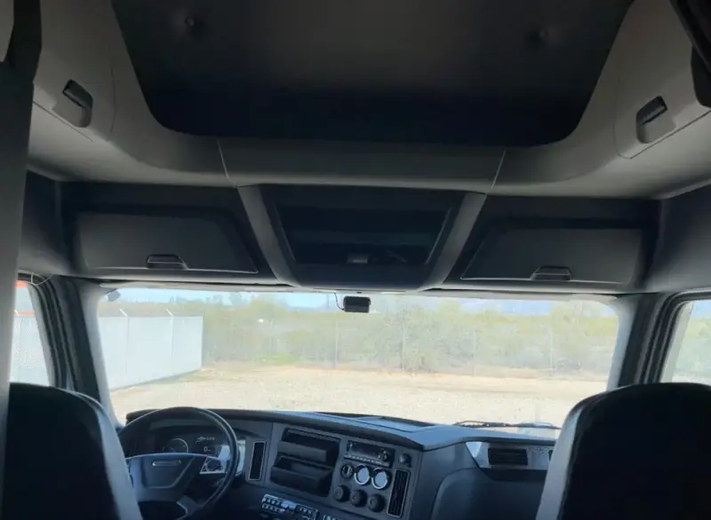 2023 Freightliner Cascadia photo 30