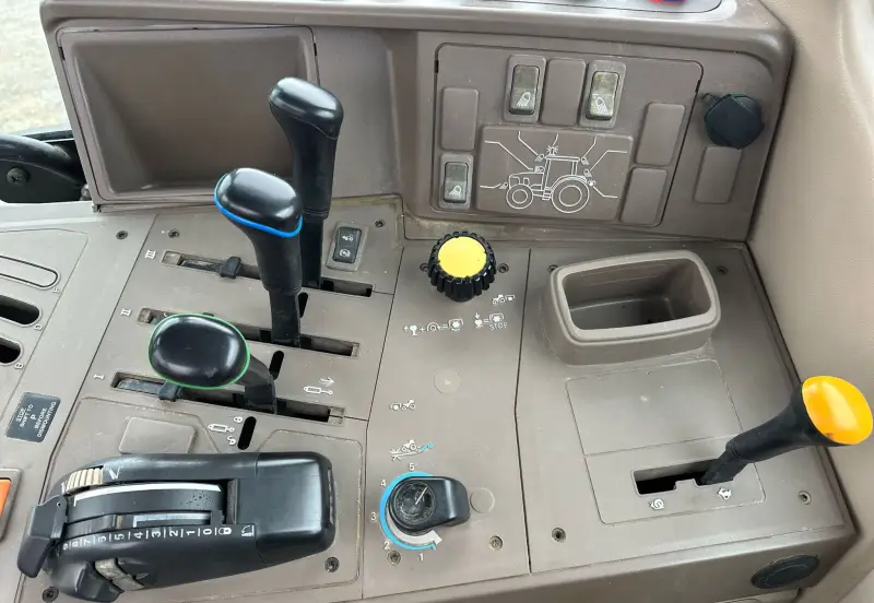 2010 John Deere 7330 photo 35