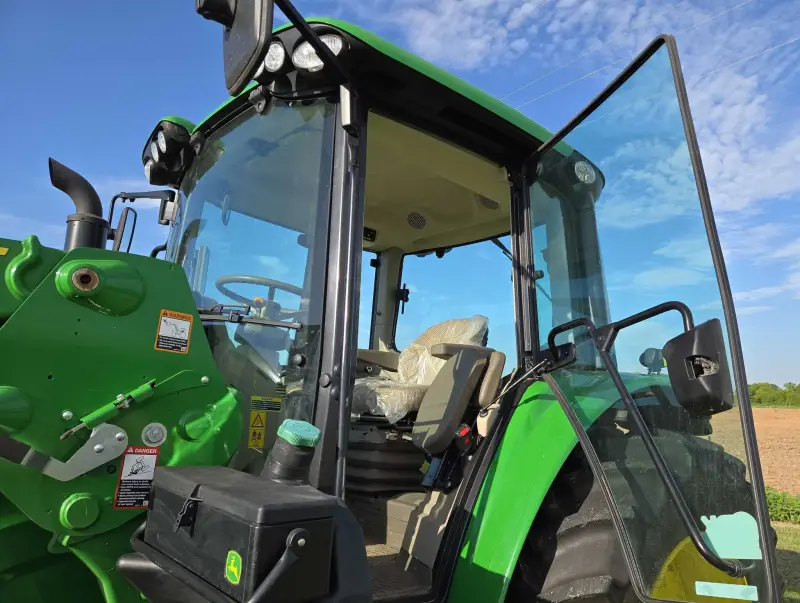 2022 John Deere 6120M photo 35