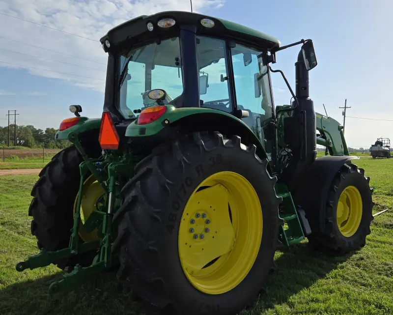 2022 John Deere 6120M photo 5
