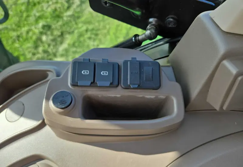 2022 John Deere 6120M photo 45