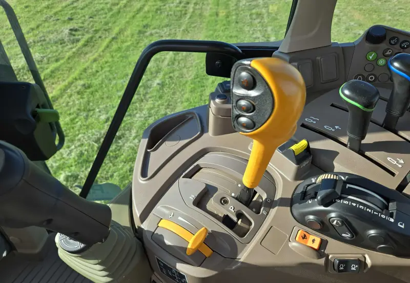 2022 John Deere 6120M photo 41