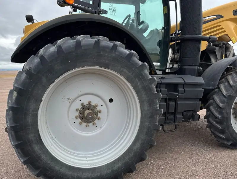 2016 Challenger MT675E photo 52