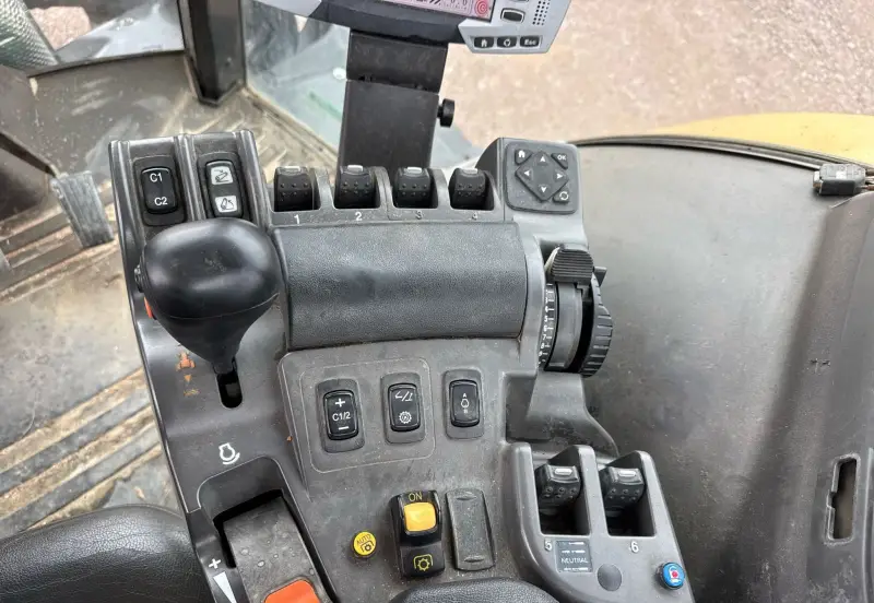 2016 Challenger MT675E photo 39