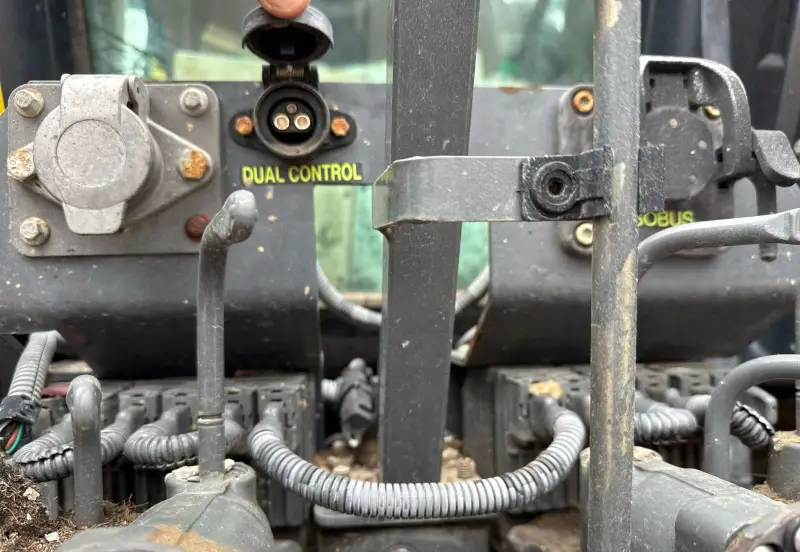 2016 Challenger MT675E photo 18