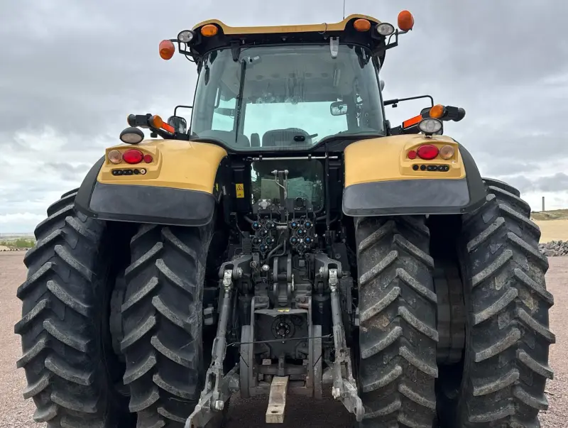 2016 Challenger MT675E photo 6