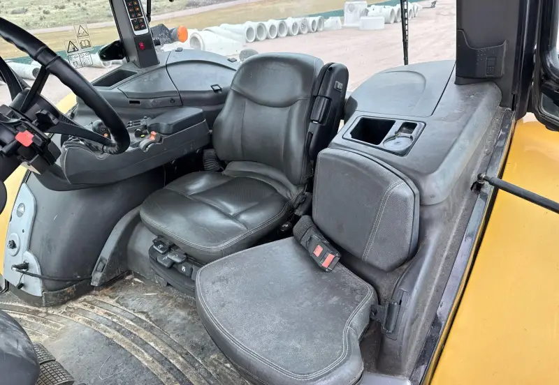 2016 Challenger MT675E photo 25