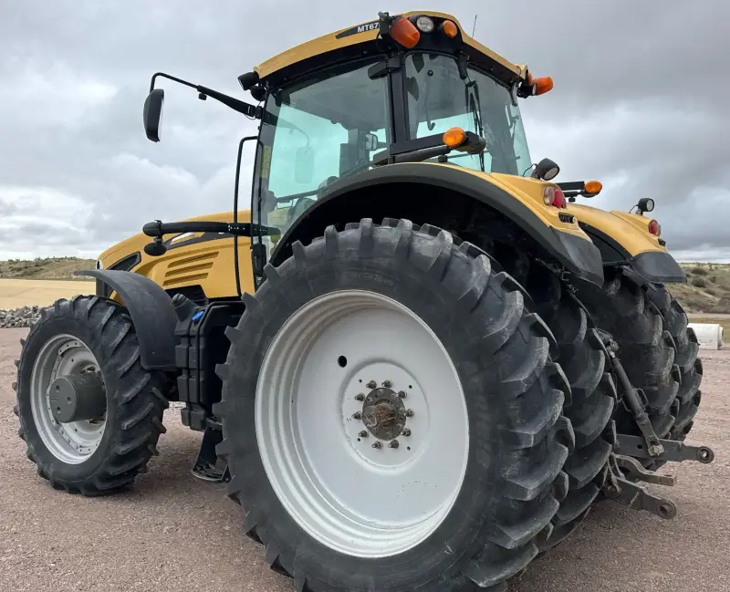 2016 Challenger MT675E photo 7