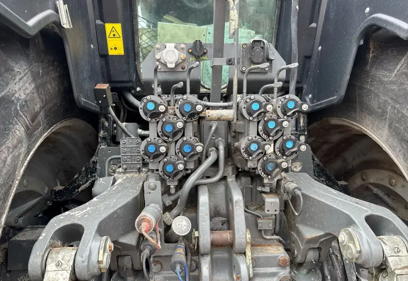 2016 Challenger MT675E photo 16