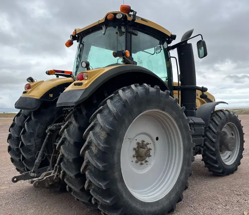 2016 Challenger MT675E photo 5