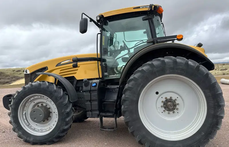 2016 Challenger MT675E photo 8