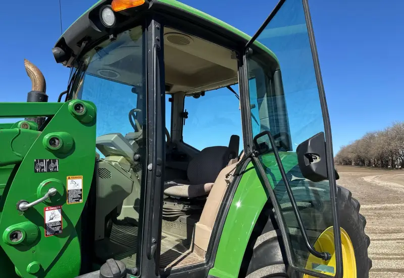 2013 John Deere 6125M photo 30
