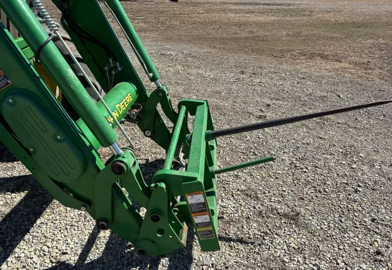 2013 John Deere 6125M photo 16