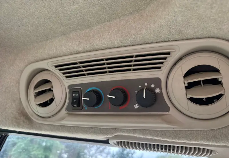 2010 John Deere 5085M photo 46