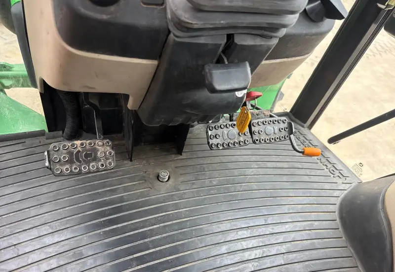 2010 John Deere 5085M photo 31