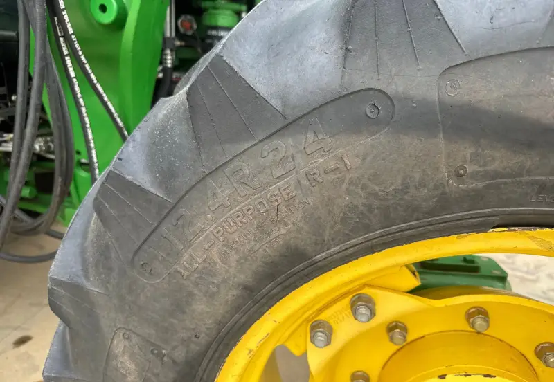 2010 John Deere 5085M photo 56