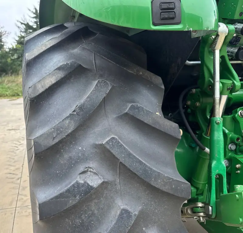 2010 John Deere 5085M photo 61