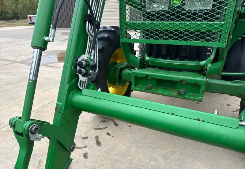 2010 John Deere 5085M photo 15