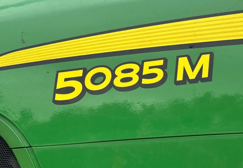 2010 John Deere 5085M photo 26
