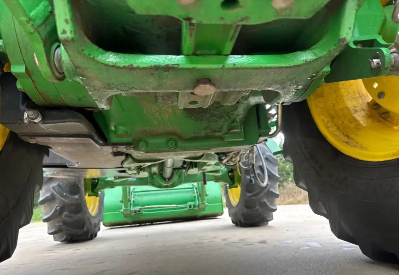 2010 John Deere 5085M photo 24