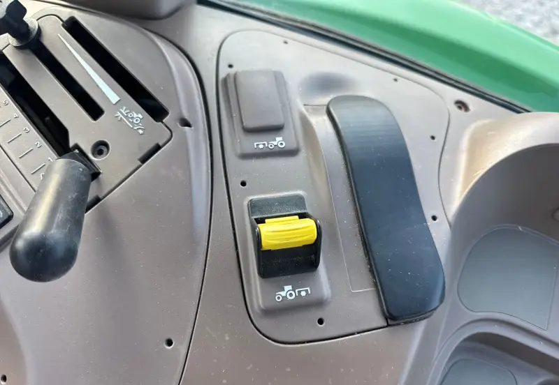 2019 John Deere 6105E photo 86