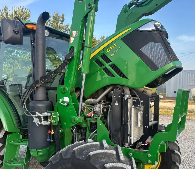 2019 John Deere 6105E photo 105
