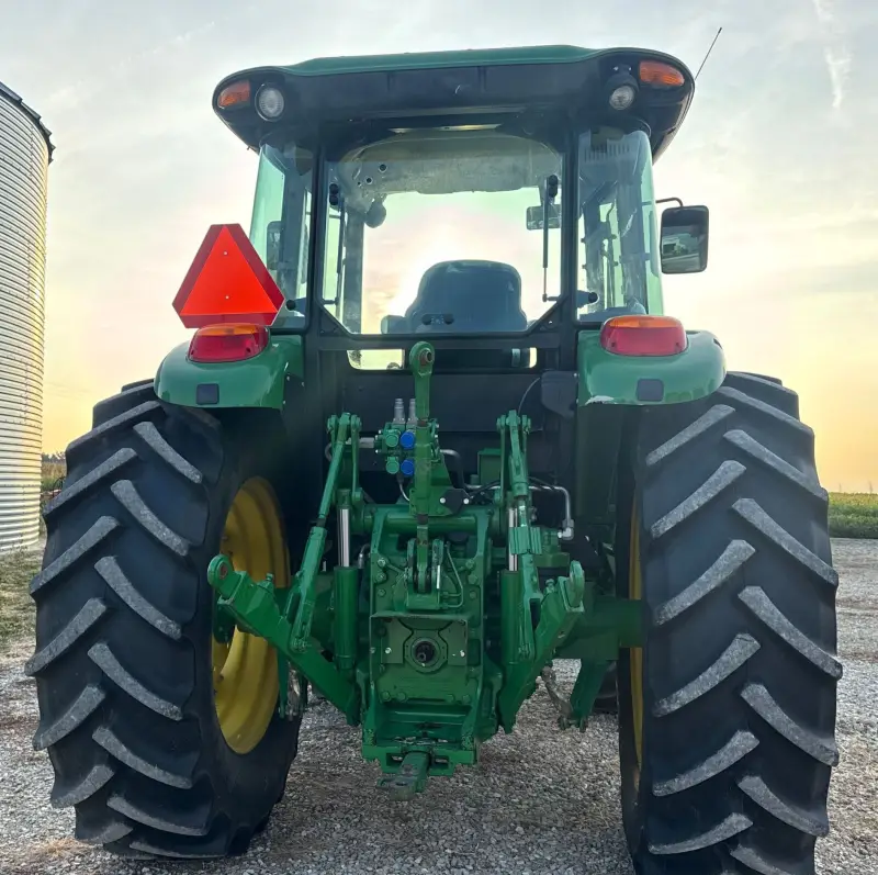 2019 John Deere 6105E photo 6