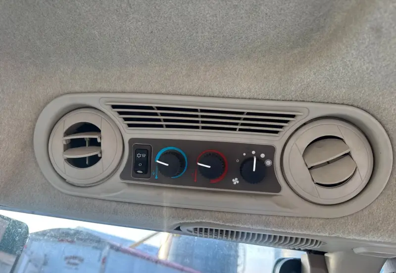 2019 John Deere 6105E photo 90