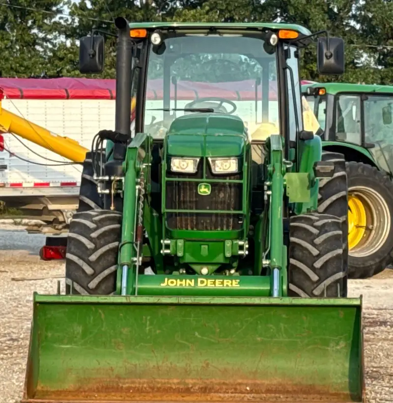 2019 John Deere 6105E photo 2