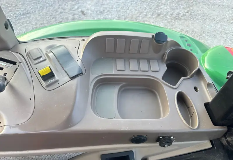 2019 John Deere 6105E photo 85