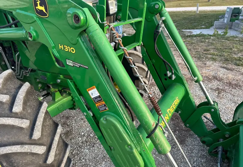 2019 John Deere 6105E photo 12