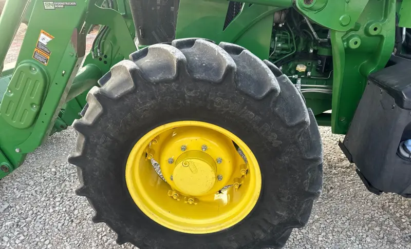 2019 John Deere 6105E photo 112