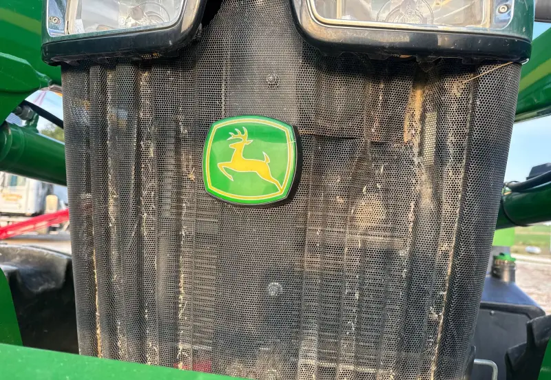 2019 John Deere 6105E photo 11