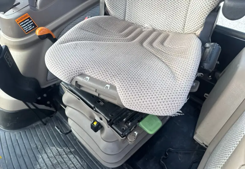 2019 John Deere 6105E photo 66