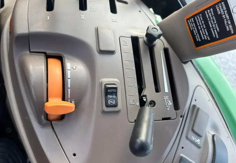 2019 John Deere 6105E photo 84