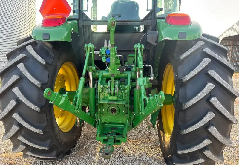 2019 John Deere 6105E photo 39