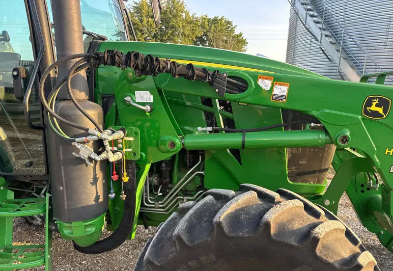 2019 John Deere 6105E photo 34