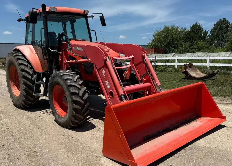 2017 Kubota M6S-111 photo 3