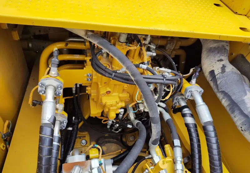 2023 Caterpillar 352 photo 10