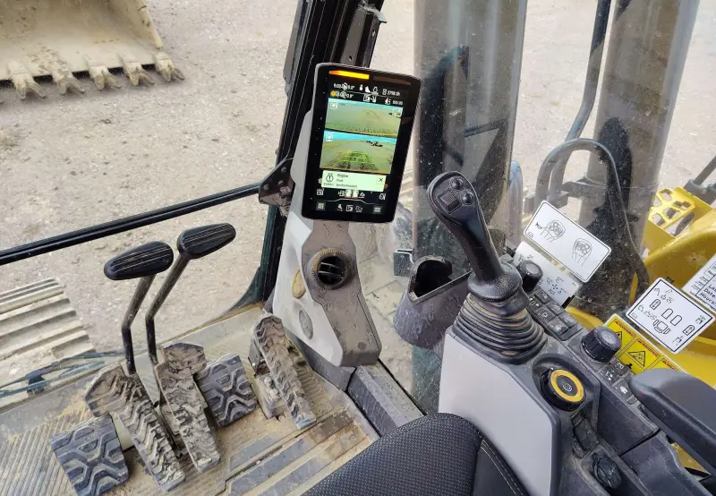 2023 Caterpillar 352 photo 49