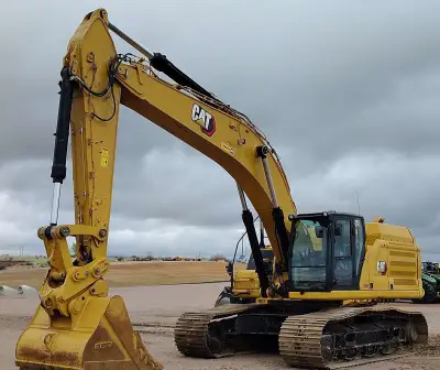 2023 Caterpillar 352