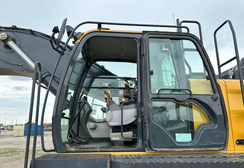 2017 John Deere 470G LC photo 44