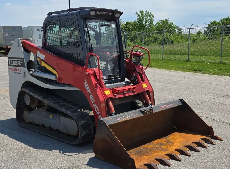 2023 Takeuchi TL12R-2 photo 3