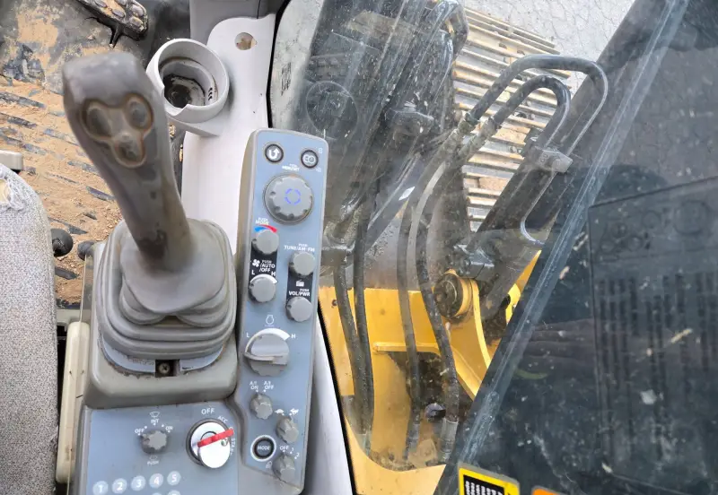 2014 John Deere 210G LC photo 50