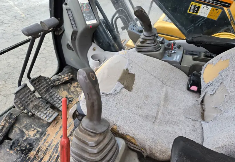 2014 John Deere 210G LC photo 49