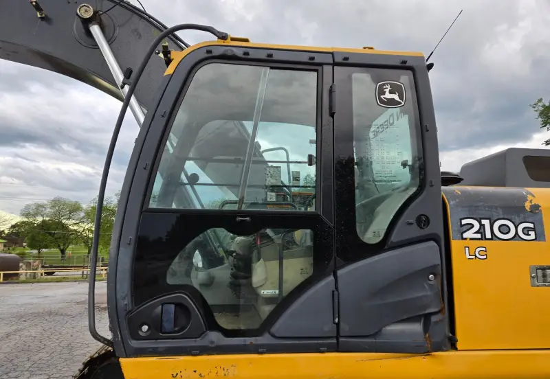 2014 John Deere 210G LC photo 42