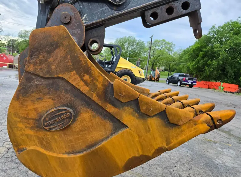 2014 John Deere 210G LC photo 25